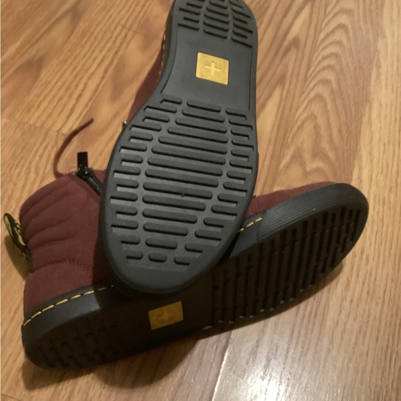 Women’s shoes high top size 7 brand Airwair wine color pre owned good condition - Picture 7 of 9